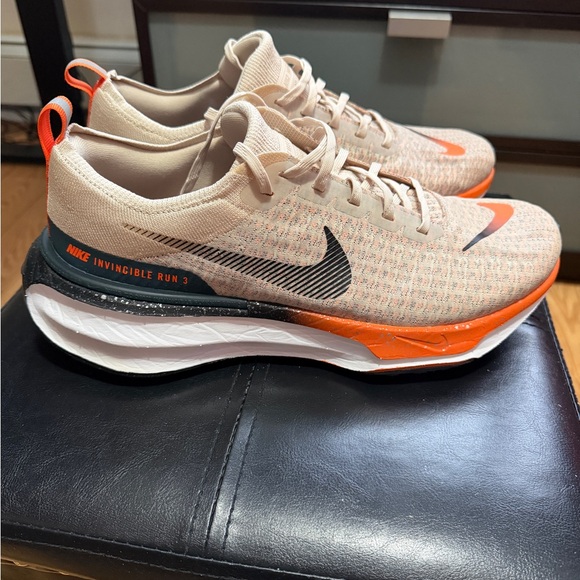 Nike Invincible Run 3 Men's Shoes - Beige and Orange